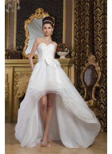 Chic|Modern Im Urlaub A-Linie Weiß Satin Brautkleid Schwarz