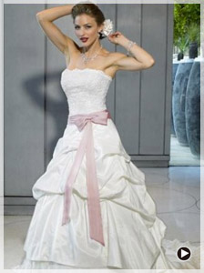 Brautkleider mit Schleife
